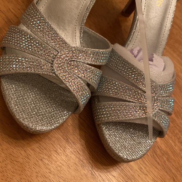 Dream Pairs silver sparkly geeked sandals ankle straps NEW sz 11 very pretty - Picture 9 of 12